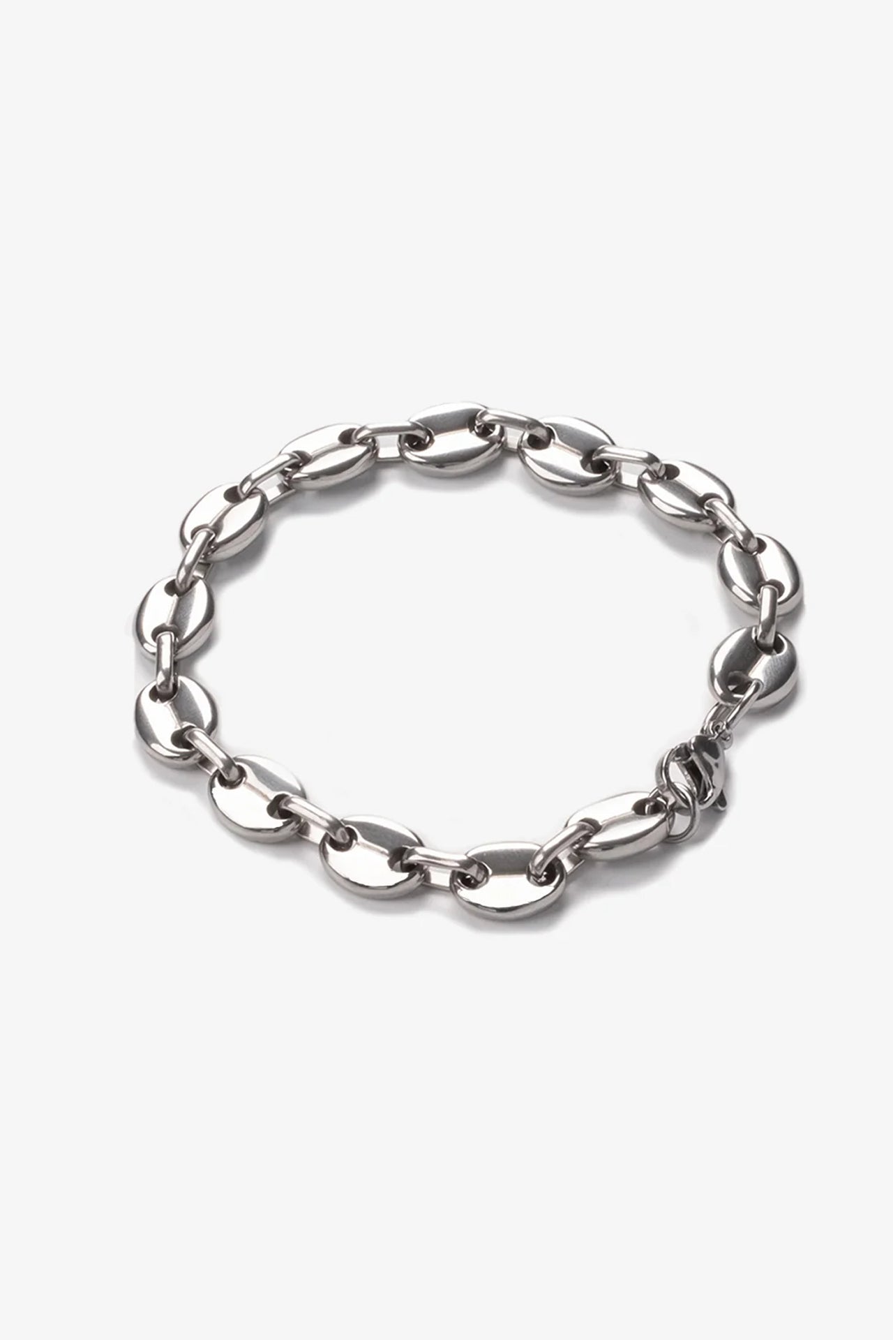Gümüş renkli metal zincir bileklik, parlak yüzeyli oval halkalarla
