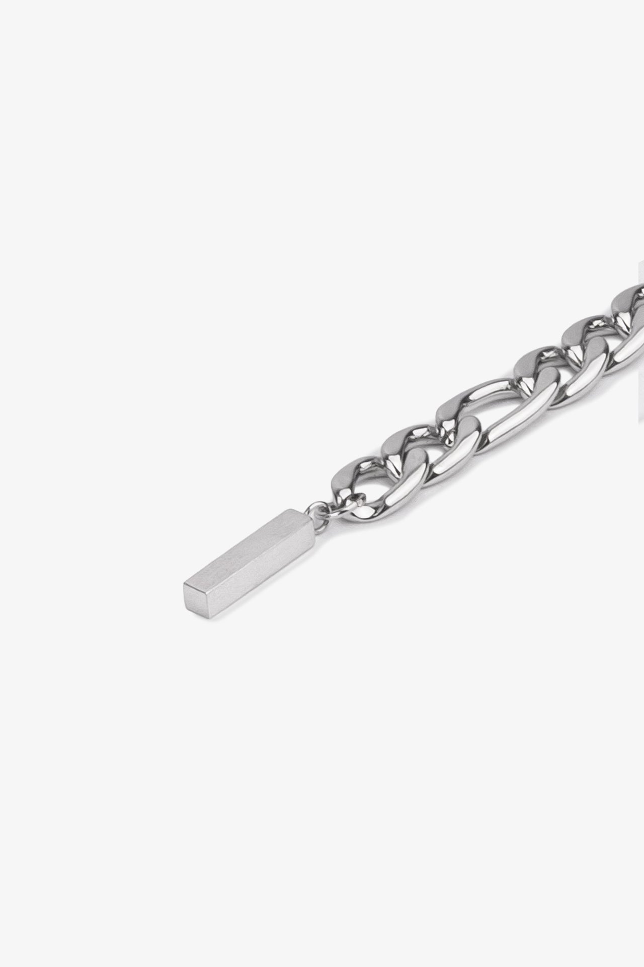 Gümüş renkli metal zincir bileklik, dikdörtgen asma detaylı