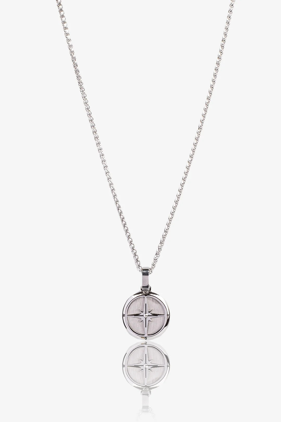 Gümüş renkli, yıldız desenli metal kolye