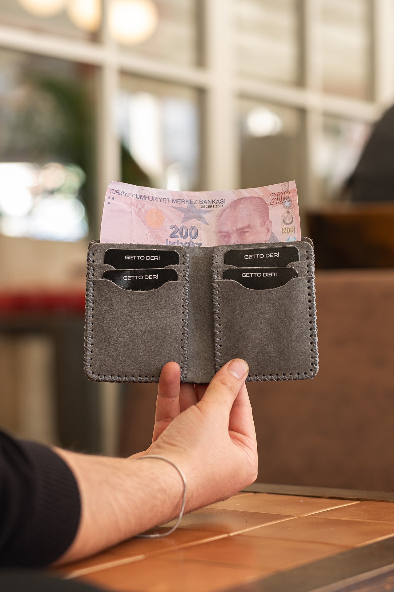 Gri deri cüzdan, kart ve para bölümlü, el yapımı detaylı