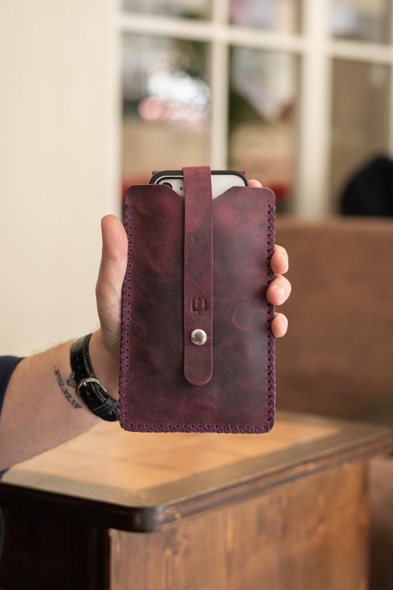 Koyu mor deri telefon kılıfı, kartlık ve fermuarlı kapanışlı