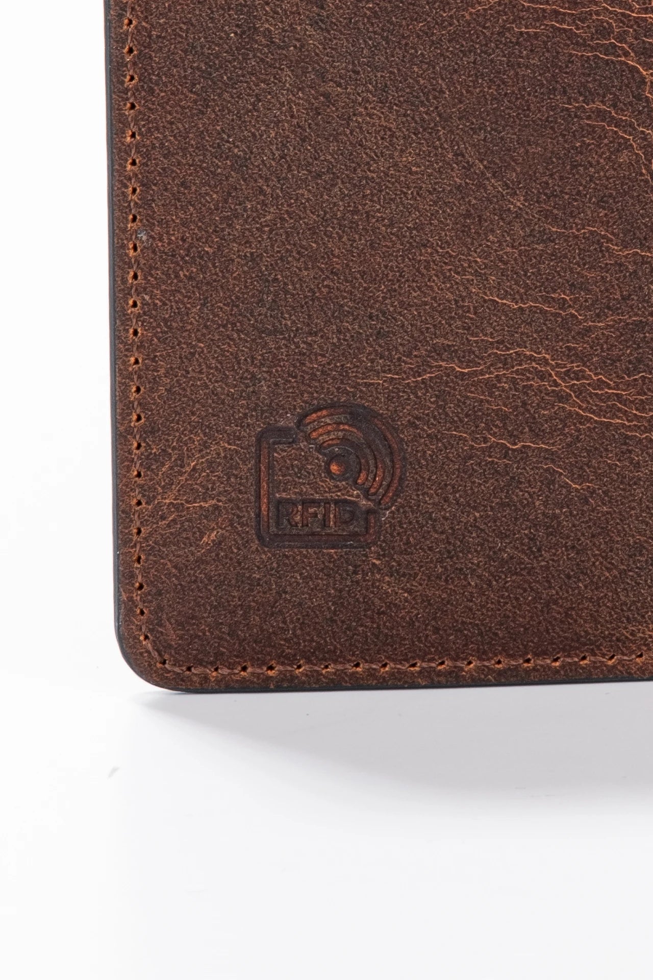 Kahverengi deri RFID korumalı cüzdan köşesi