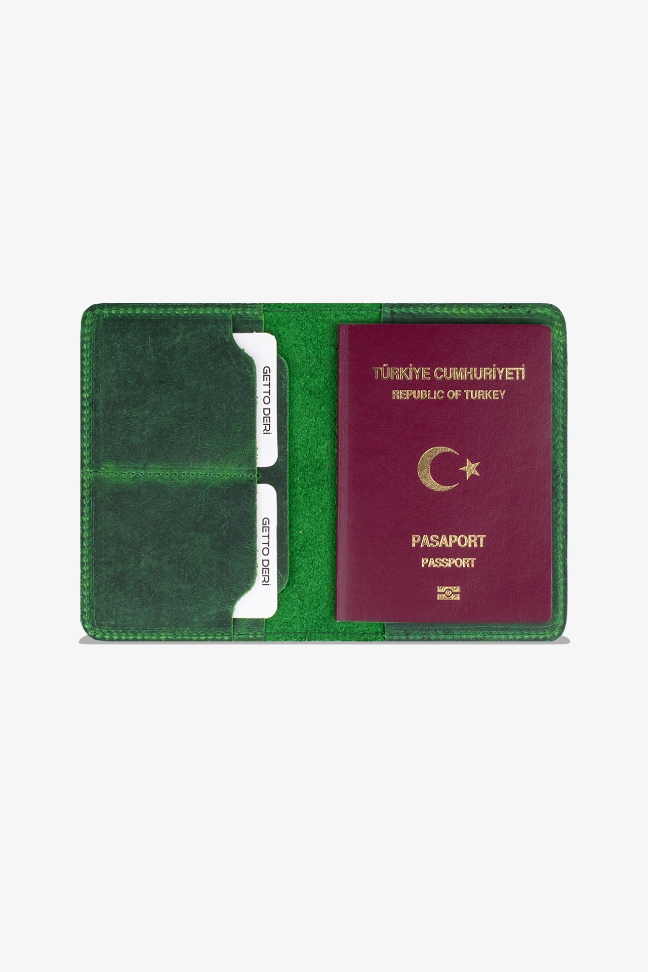 Yeşil deri pasaport kılıfı, kartlık ve pasaport içeren seyahat aksesuarı