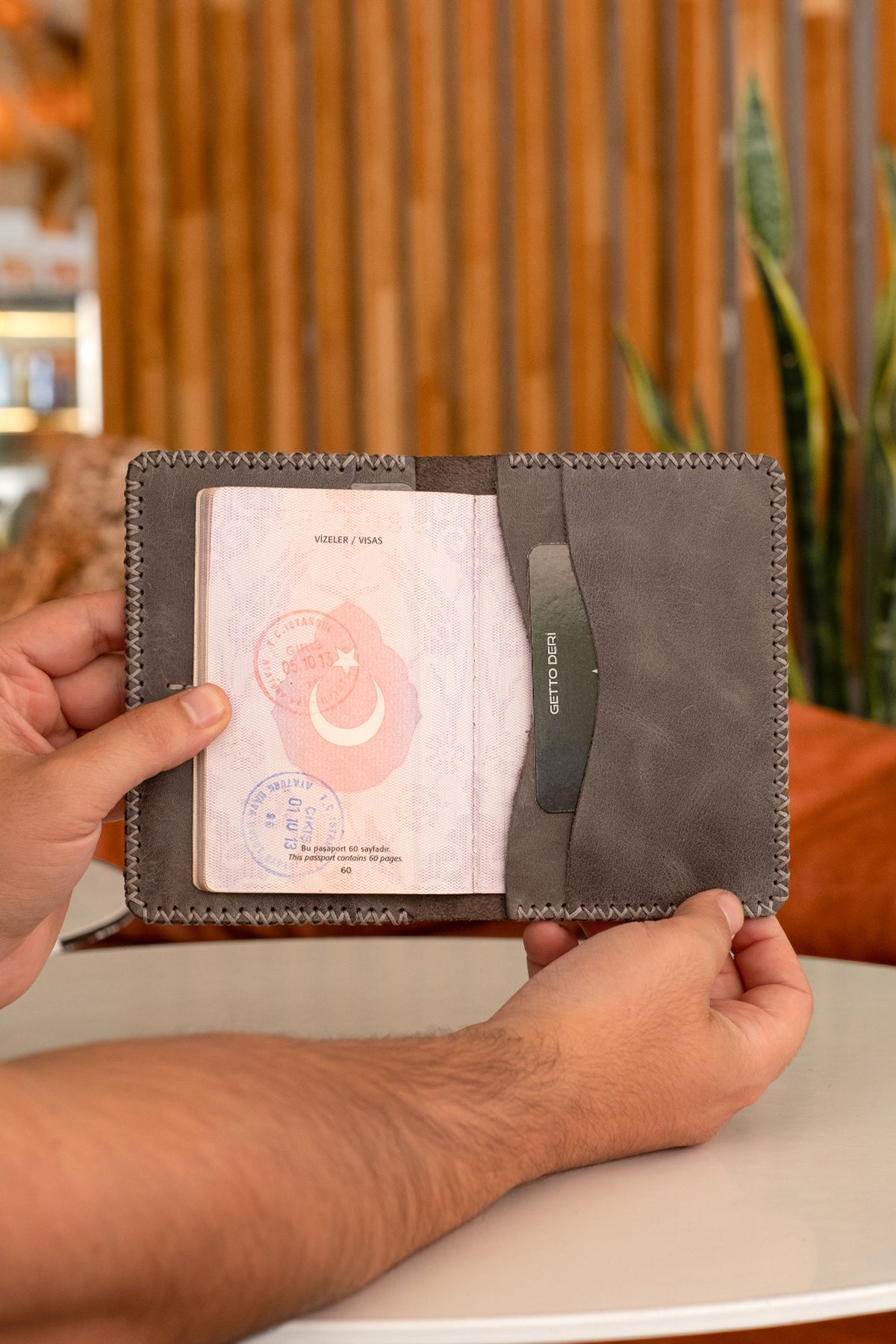 Hakiki Deri Pasaportluk