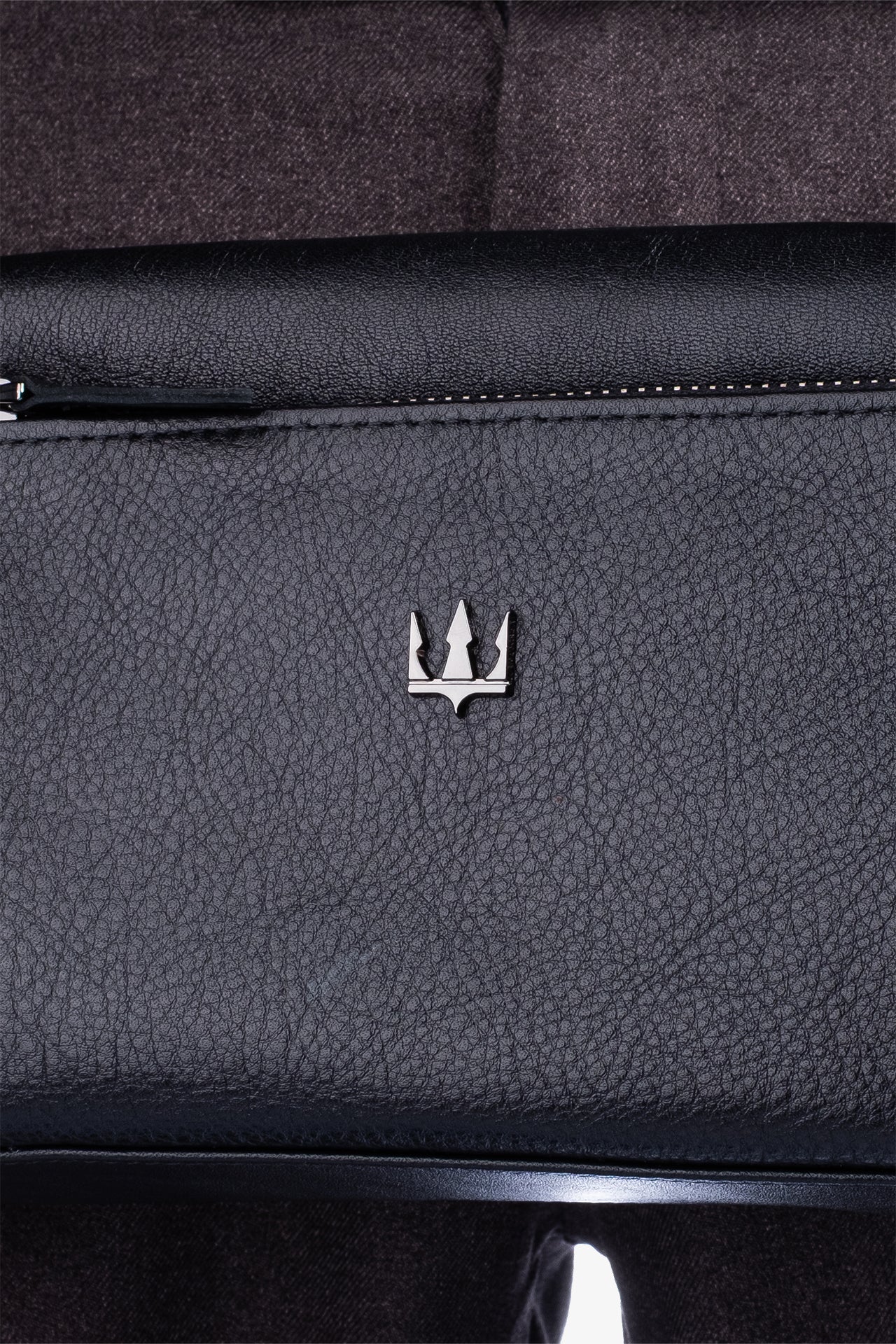 Siyah deri cüzdan, metal logo detaylı
