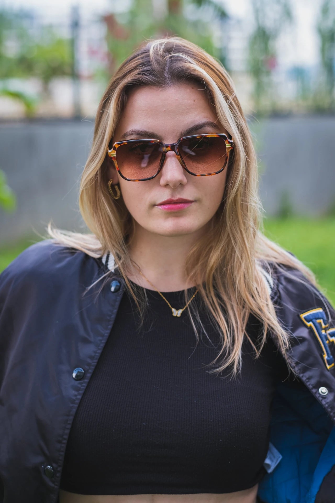 Kaplumbağa desenli kare güneş gözlüğü, moda ve koruma için ideal