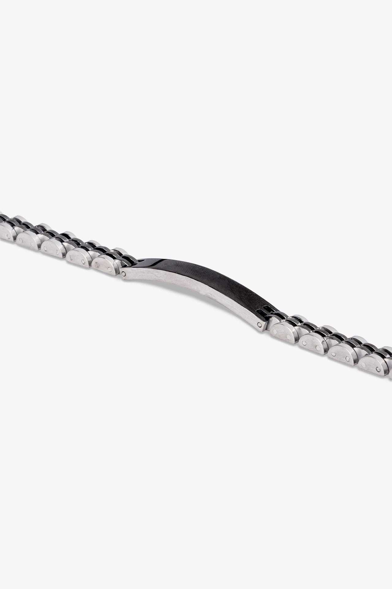 Siyah deri ve gümüş metal detaylı erkek bilekliği