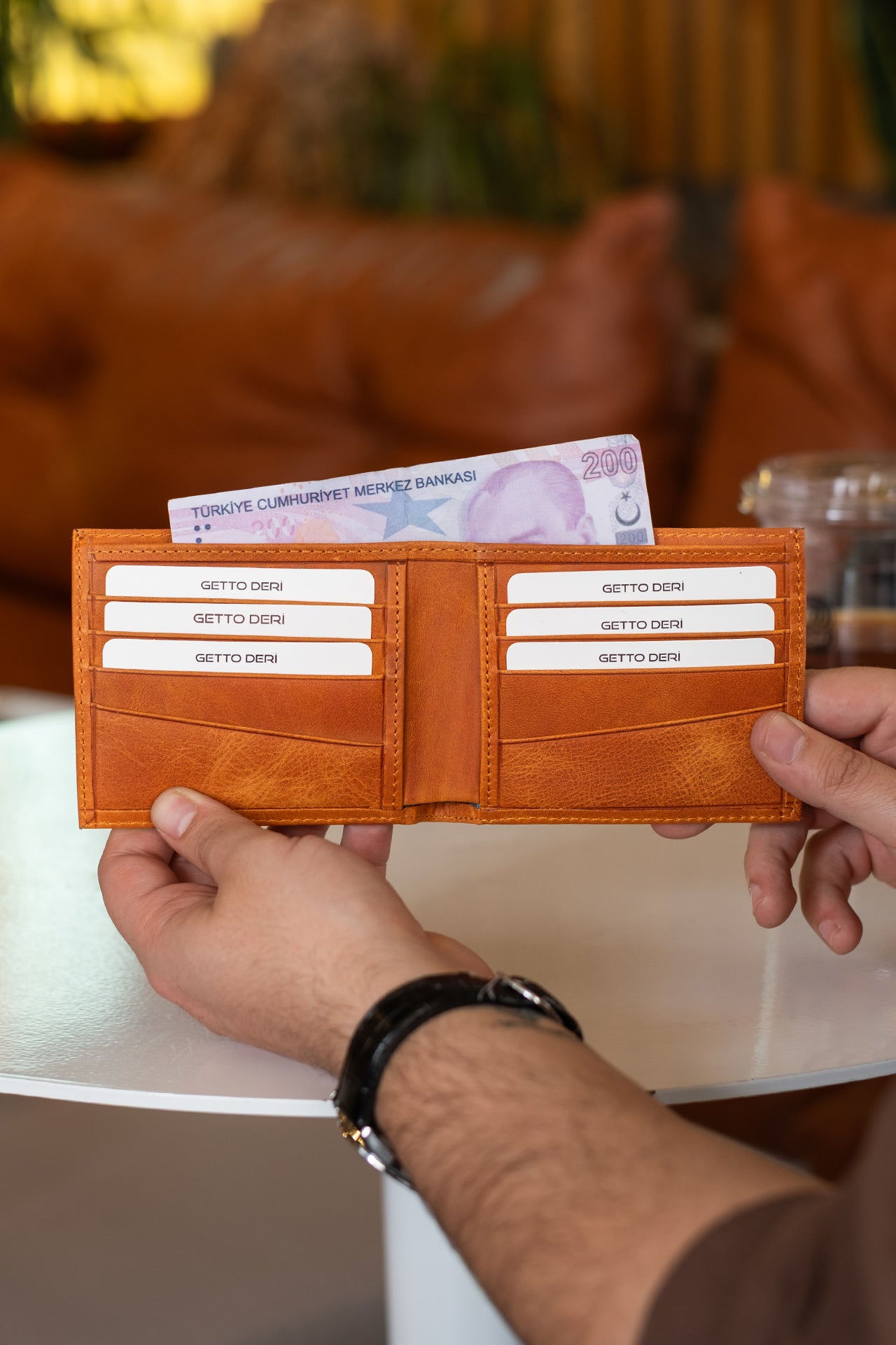 Kahverengi deri cüzdan, kart ve para bölümlü, el yapımı tasarımlı