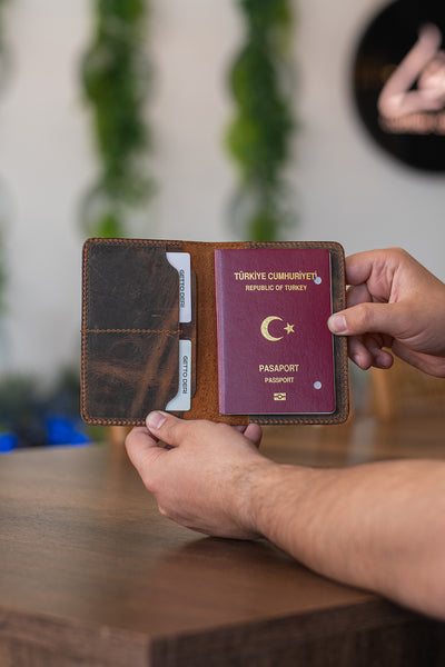 Kahverengi deri pasaport kılıfı, kartlık ve pasaport tutucu