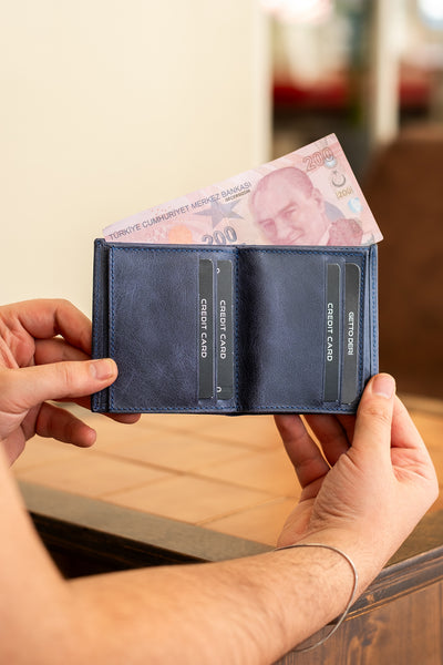Mavi deri cüzdan, kartlık ve para bölmesiyle