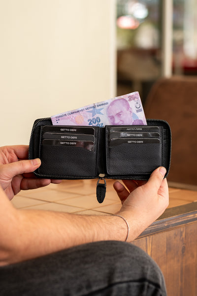 Siyah deri fermuarlı cüzdan, kart ve para bölümlü