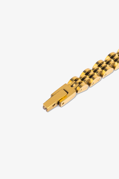 Altın rengi metal bileklik, detaylı kolye kapanışı ile