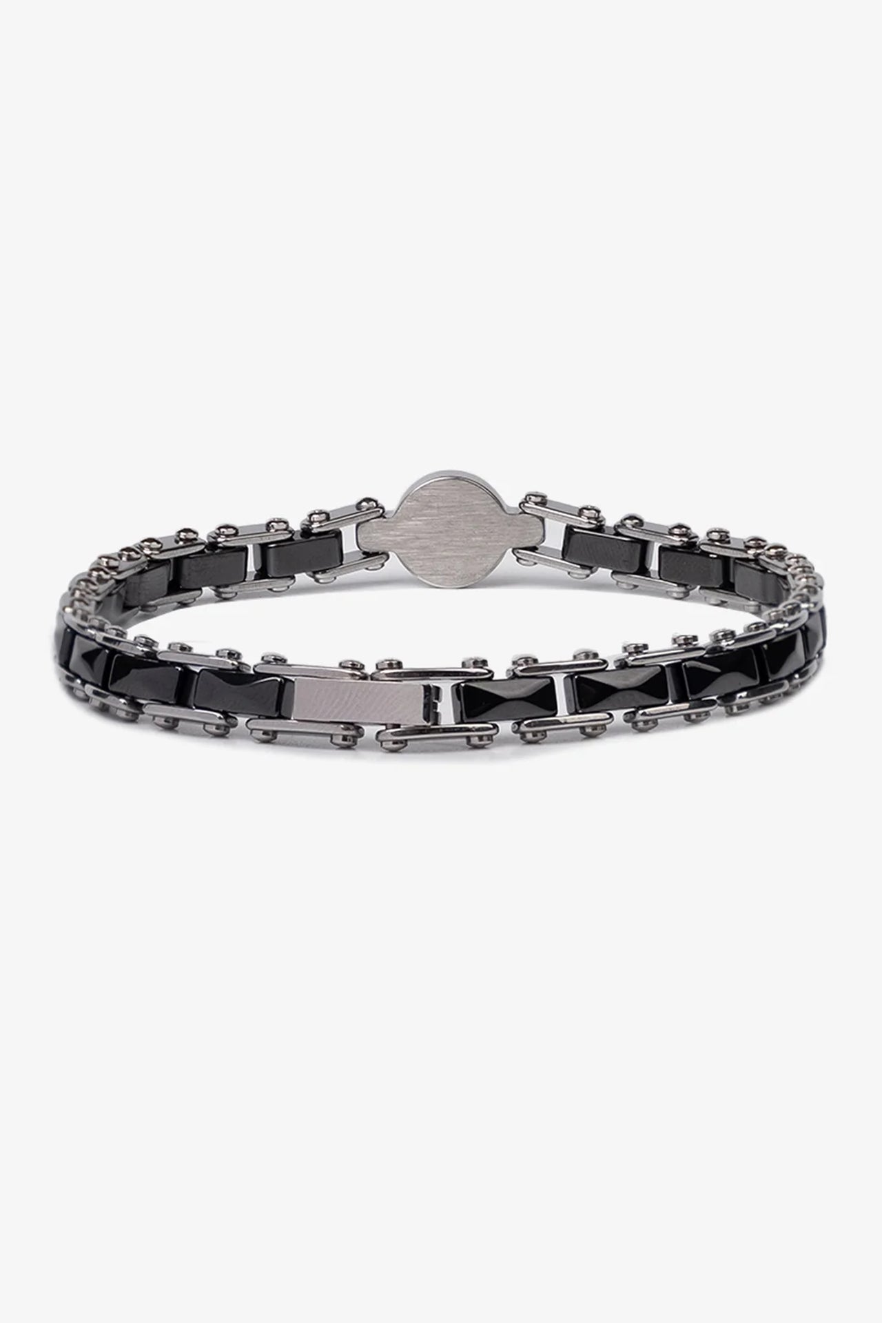Siyah ve gümüş renkli metal bileklik, modern tasarım