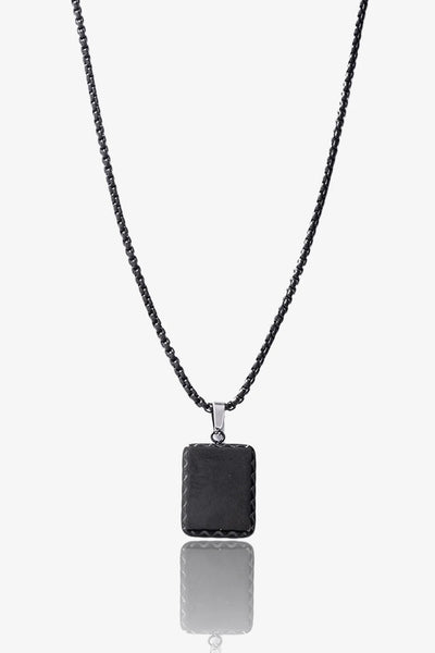 Siyah deri kare kolye, metal zincirle