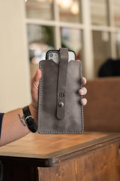 Gri deri telefon kılıfı, el yapımı dikiş detaylı, telefonu koruyan kılıf