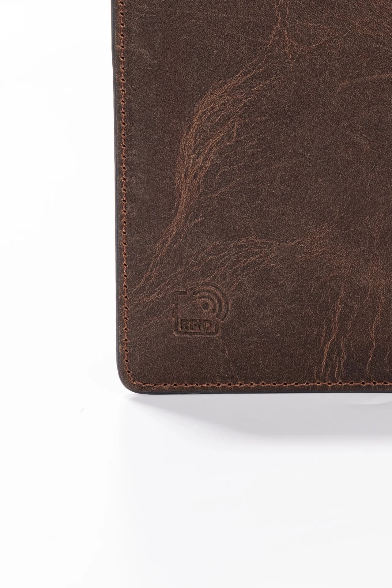 Kahverengi deri cüzdan, RFID korumalı, el yapımı dikiş detaylı