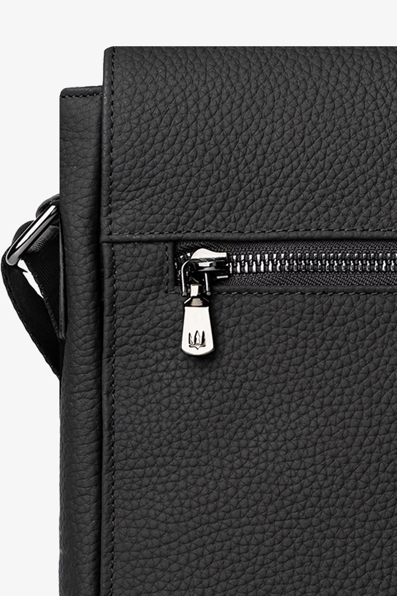 Globe Hakiki Deri Askılı Çanta