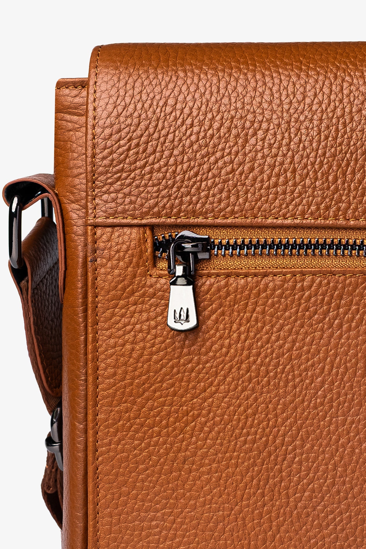 Globe Hakiki Deri Askılı Çanta