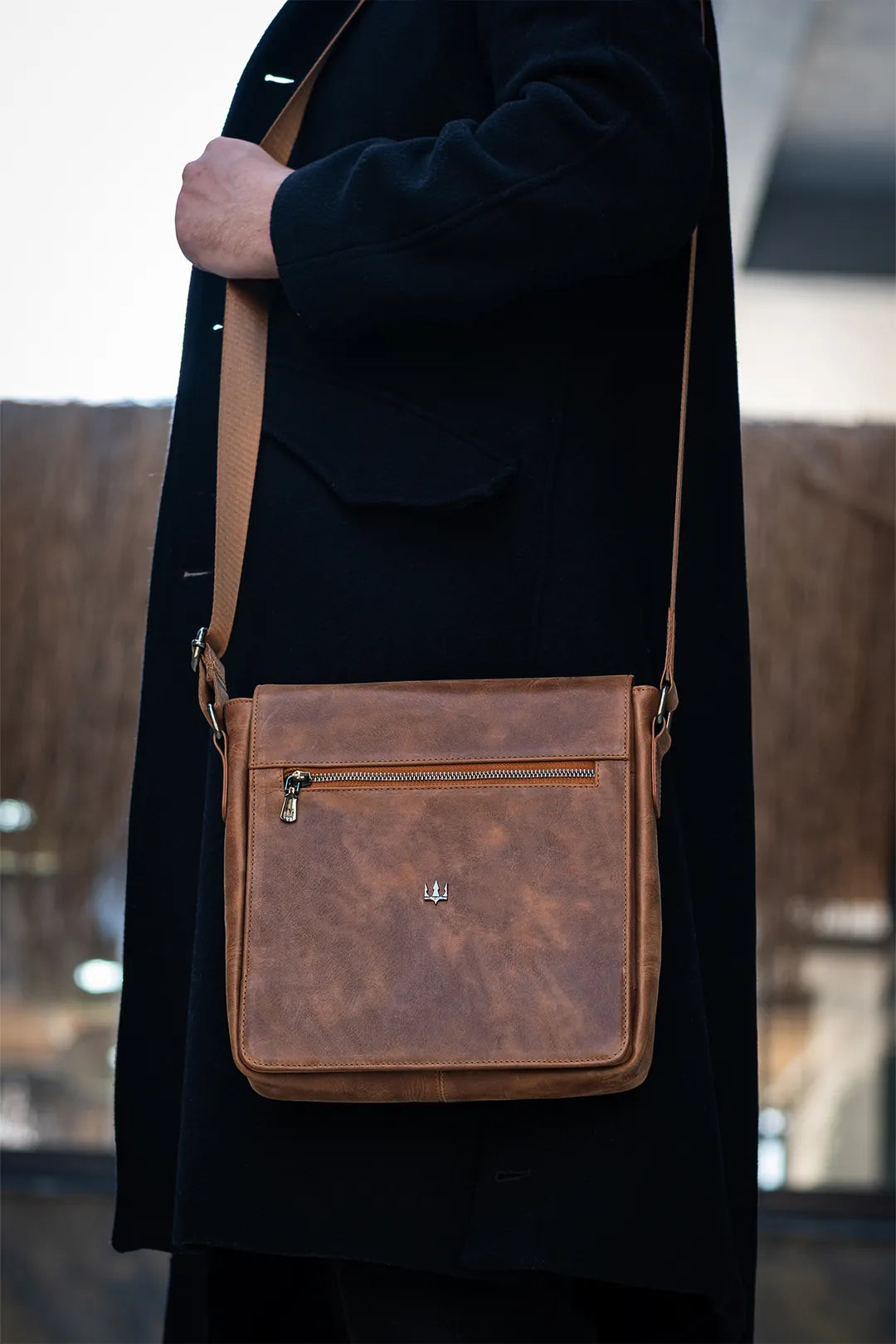 Globe Hakiki Deri Askılı Çanta