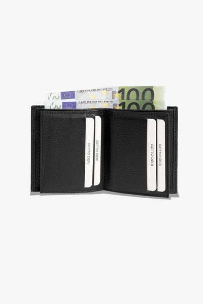 Siyah deri cüzdan, kart bölümleri ve euro banknotları ile