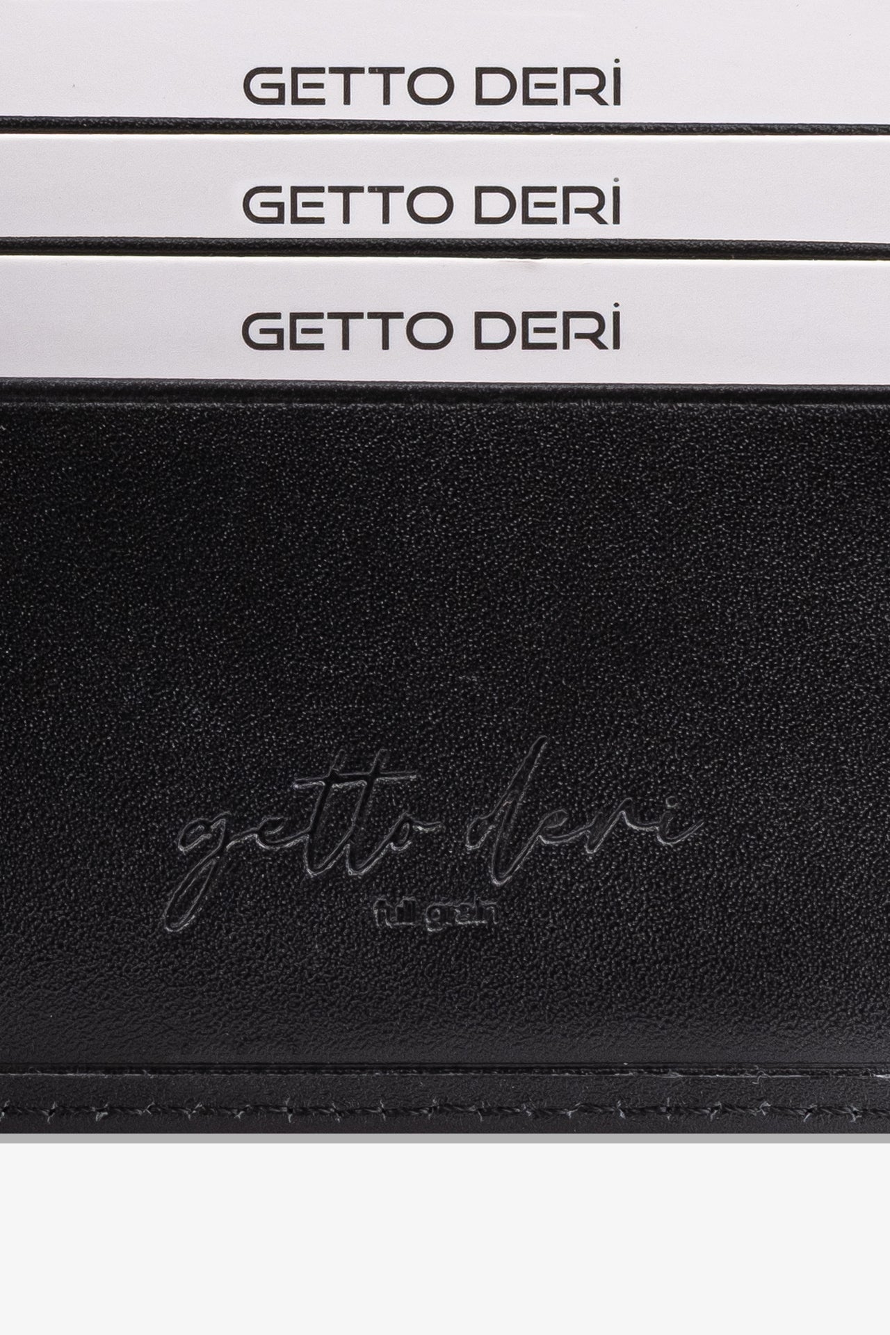 Siyah deri kartlık, ince dikiş detaylı, kaliteli malzeme
