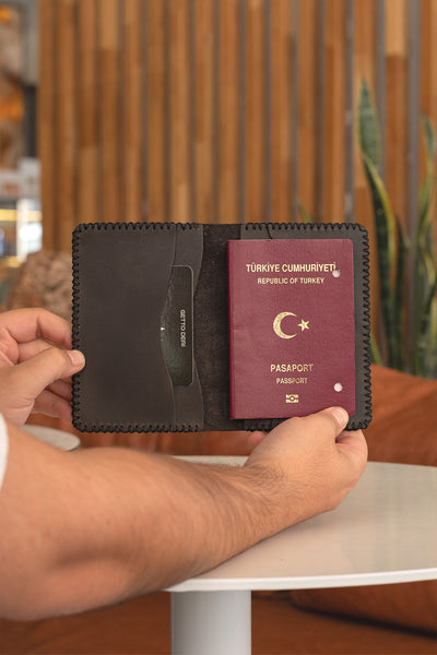 Hakiki Deri Pasaportluk