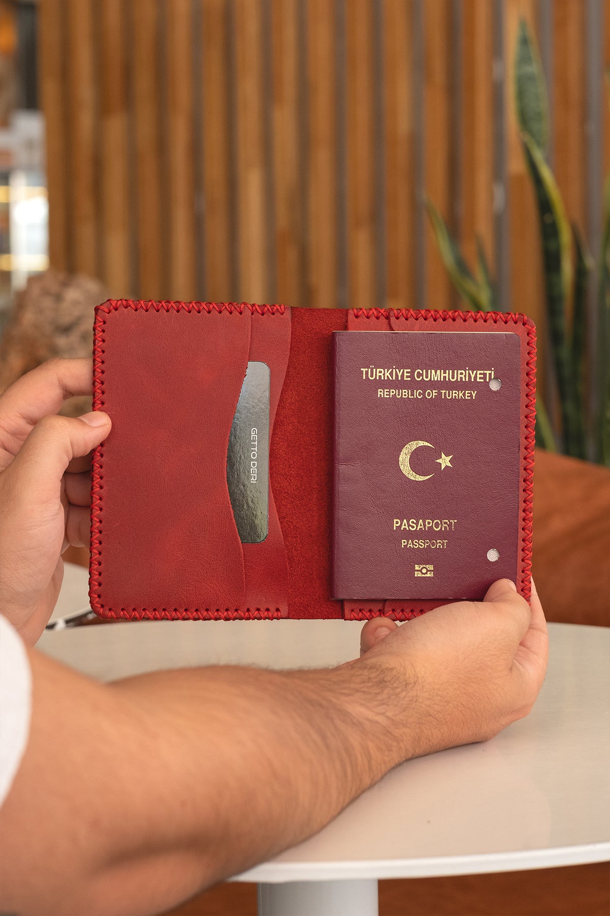 Hakiki Deri Pasaportluk
