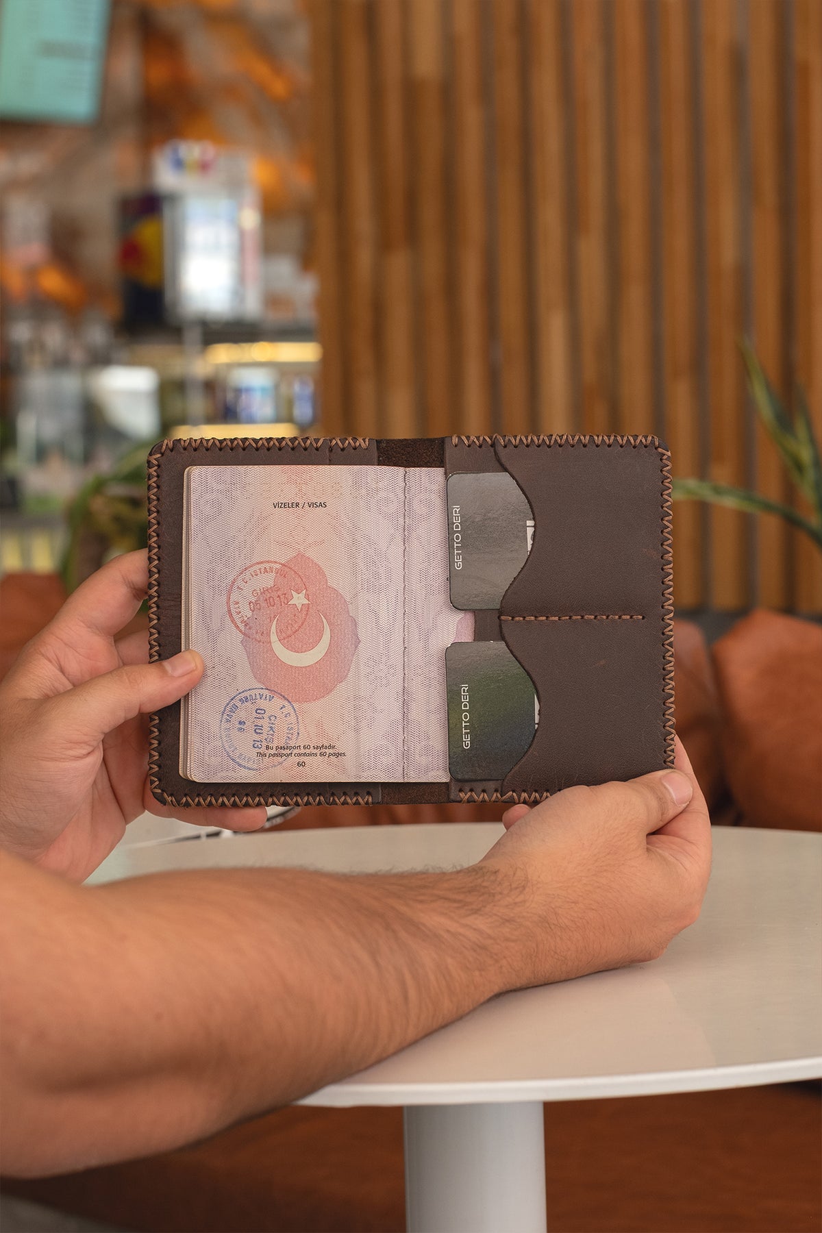 Hakiki Deri Pasaportluk