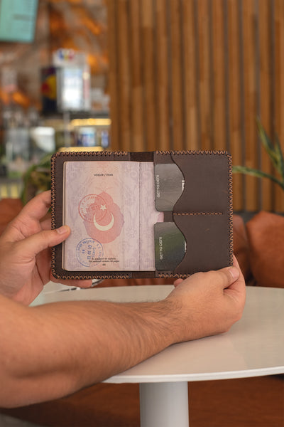 Hakiki Deri Pasaportluk