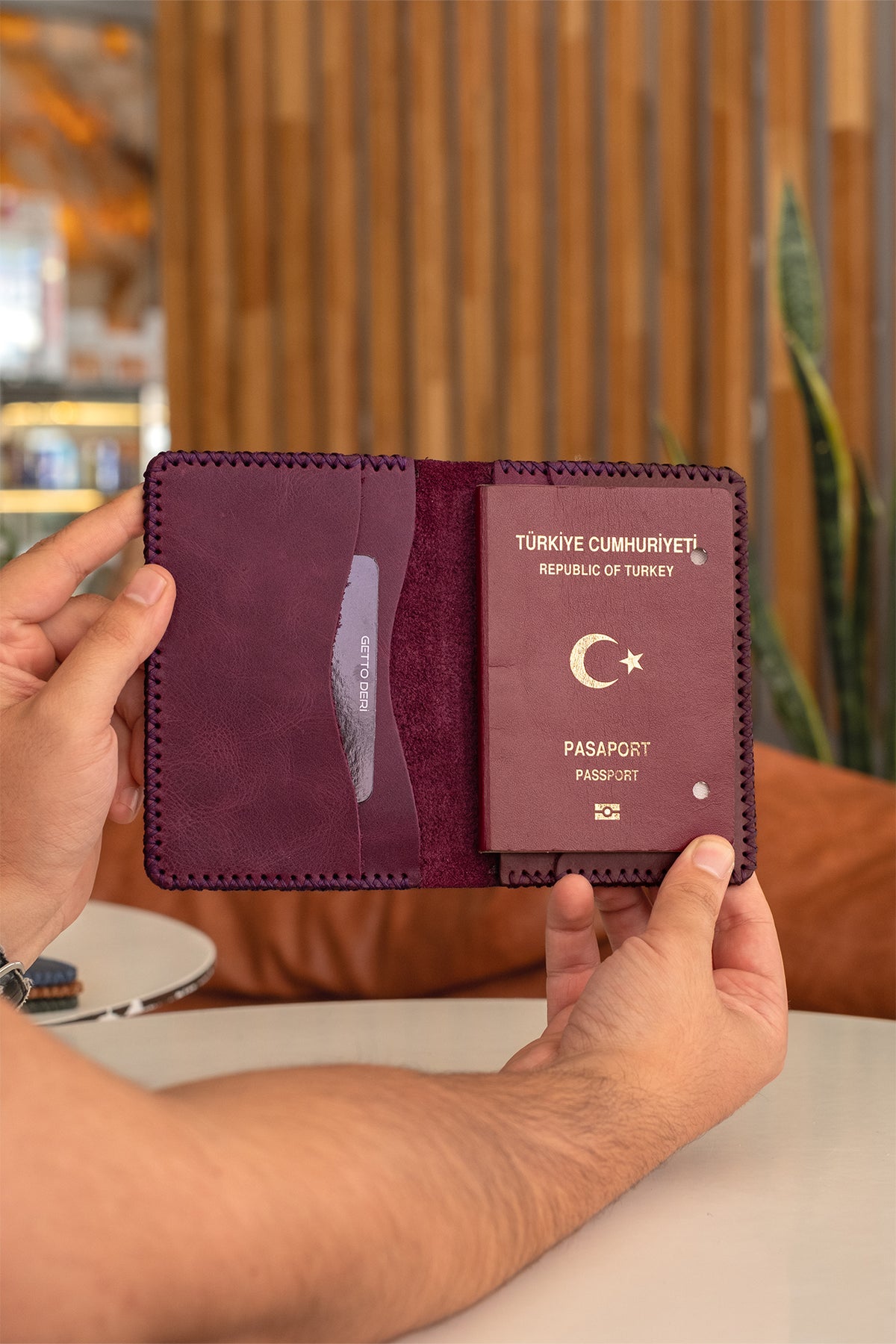 Hakiki Deri Pasaportluk