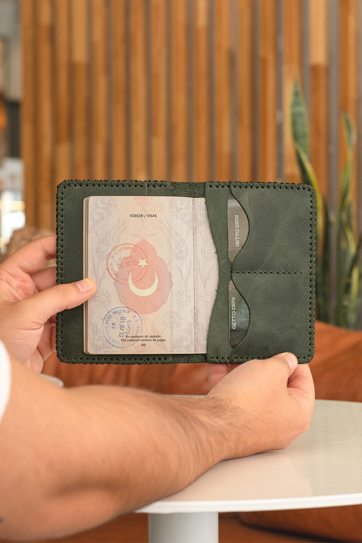 Hakiki Deri Pasaportluk