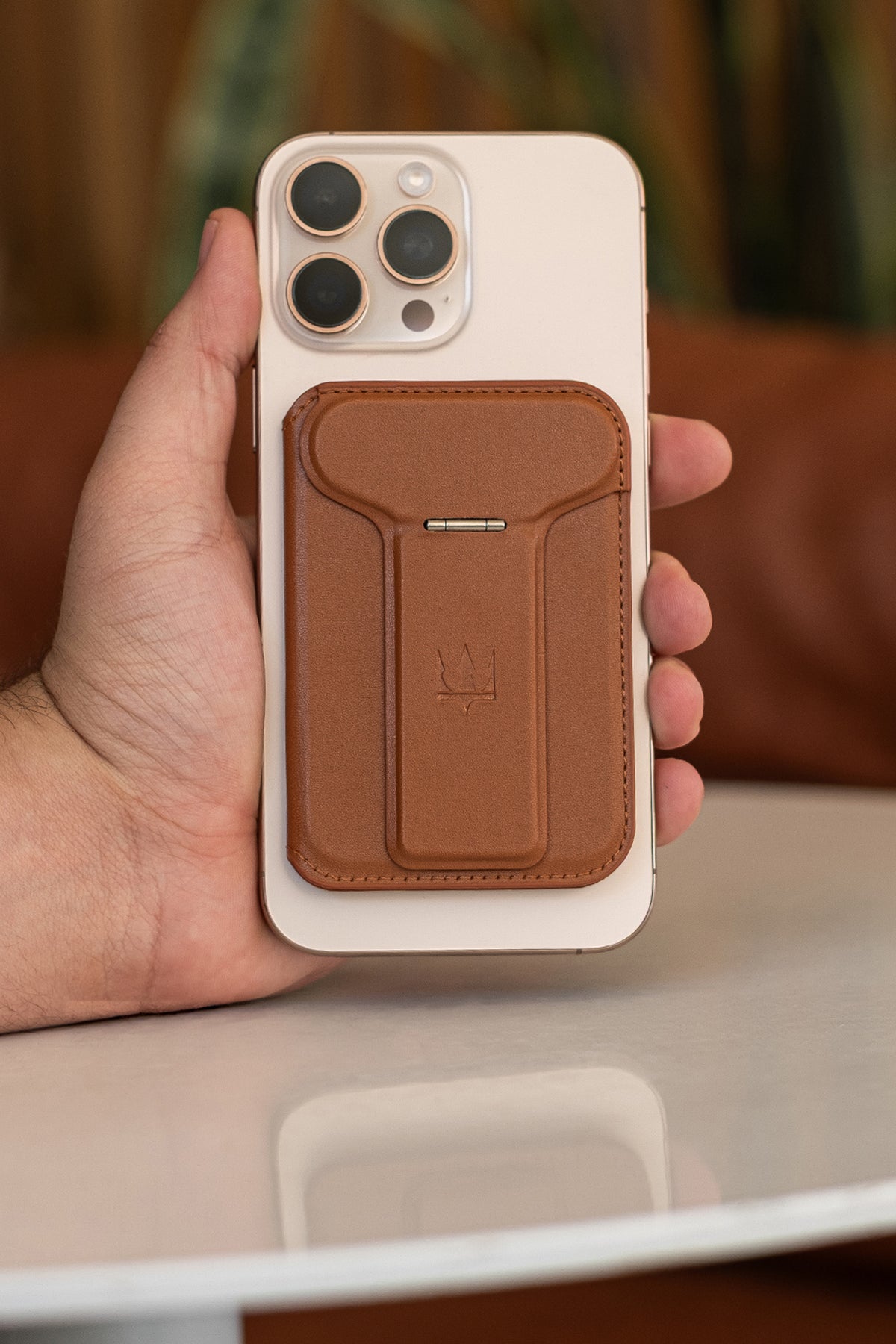Porto Katlanabilir MagSafe Kartlık Ve Telefon Standı