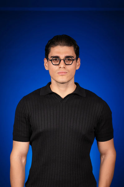 Siyah ribbed polo yaka tişört, modern tasarım, rahat giyim