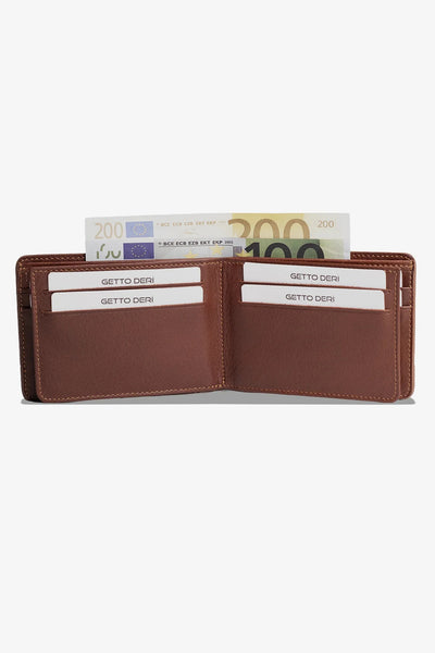 Kahverengi deri cüzdan, kart ve euro banknotları ile açık