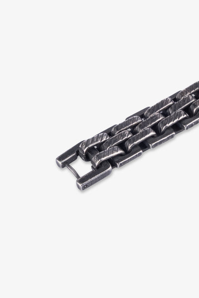 Koyu gümüş rengi, zincir desenli metal bileklik