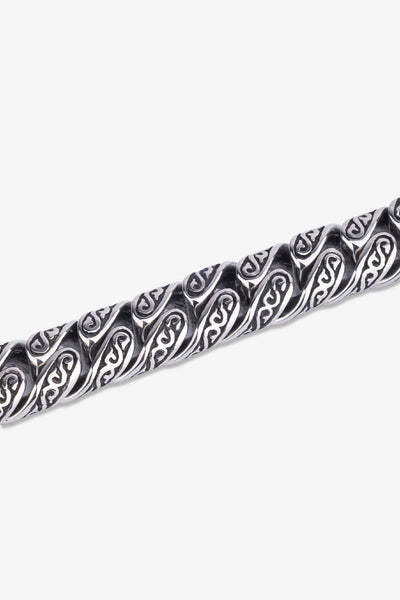 Gümüş rengi, dövme detaylı metal bileklik