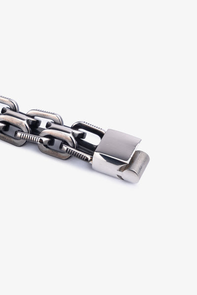 Gümüş renkli metal zincirli erkek bilekliği, kilit detaylı