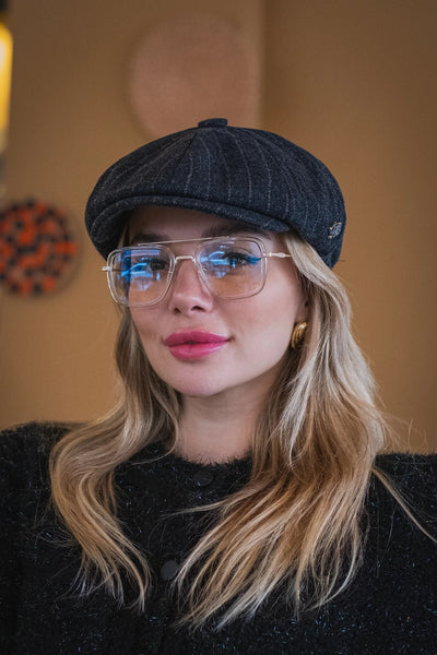 Koyu gri çizgili yün şapka, moda aksesuarı