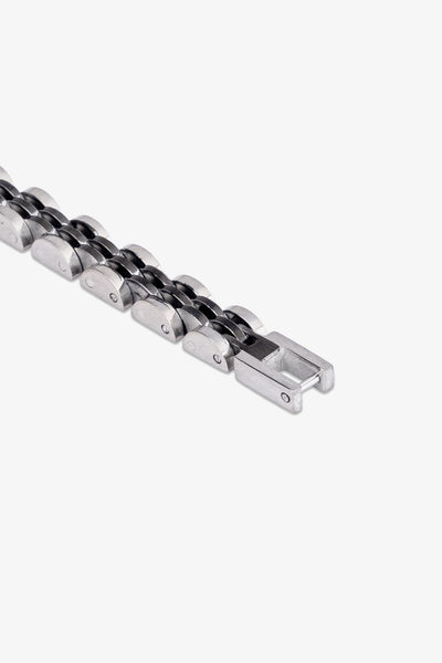 Gümüş renkli metal zincirli bileklik, modern tasarım