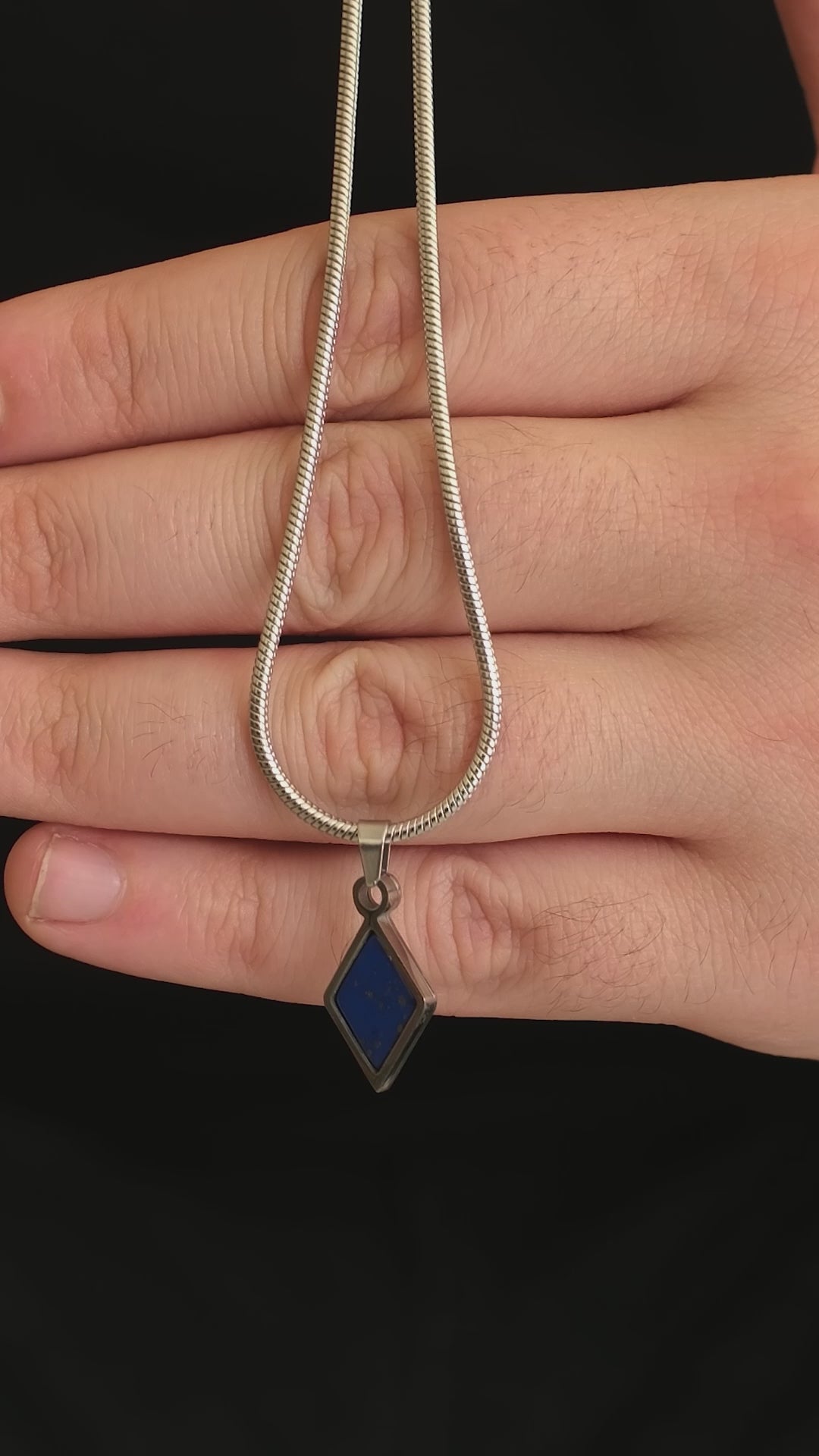 Videoyu yükle: Shape Çelik Kolye