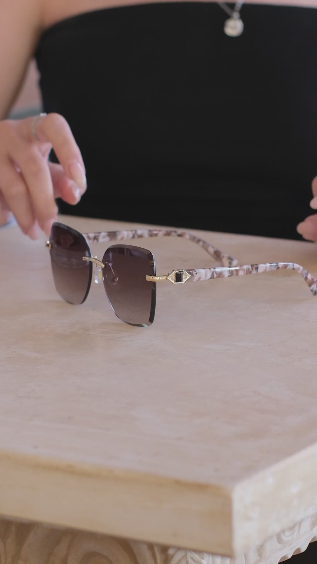 Videoyu yükle: Yuri Güneş Gözlüğü