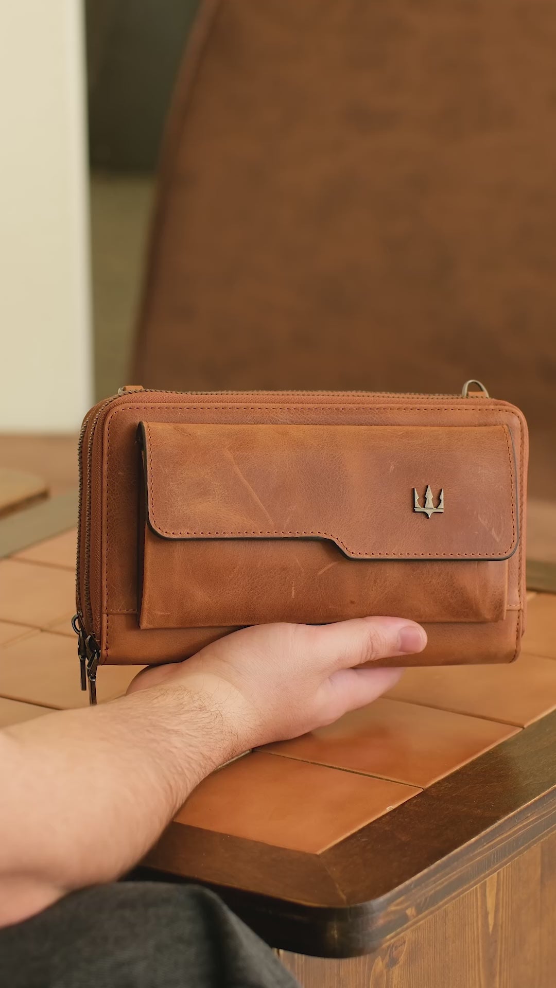 Videoyu yükle: Atlas Hakiki Deri Çanta