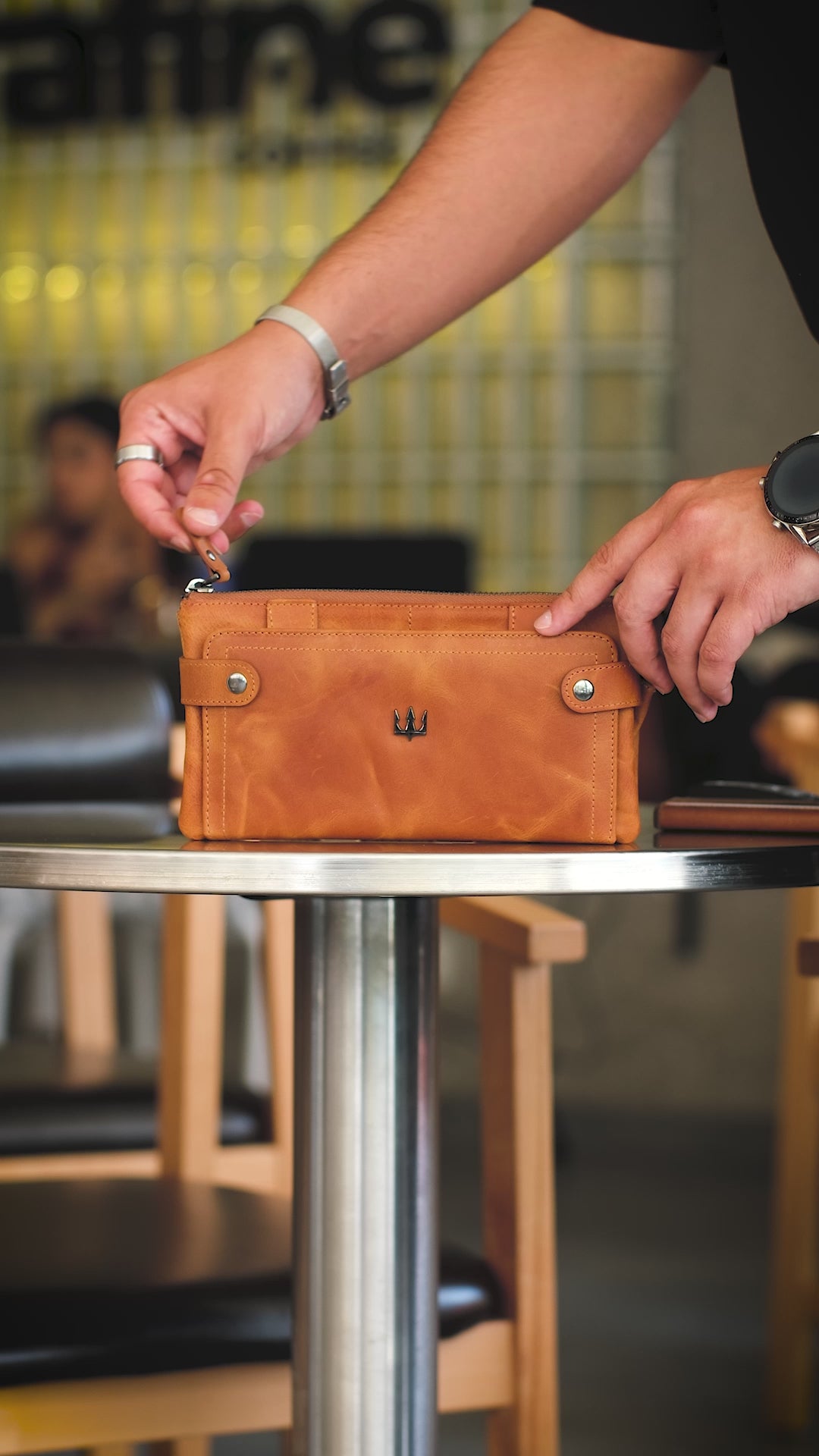 Videoyu yükle: Granada Hakiki Deri El Çantası