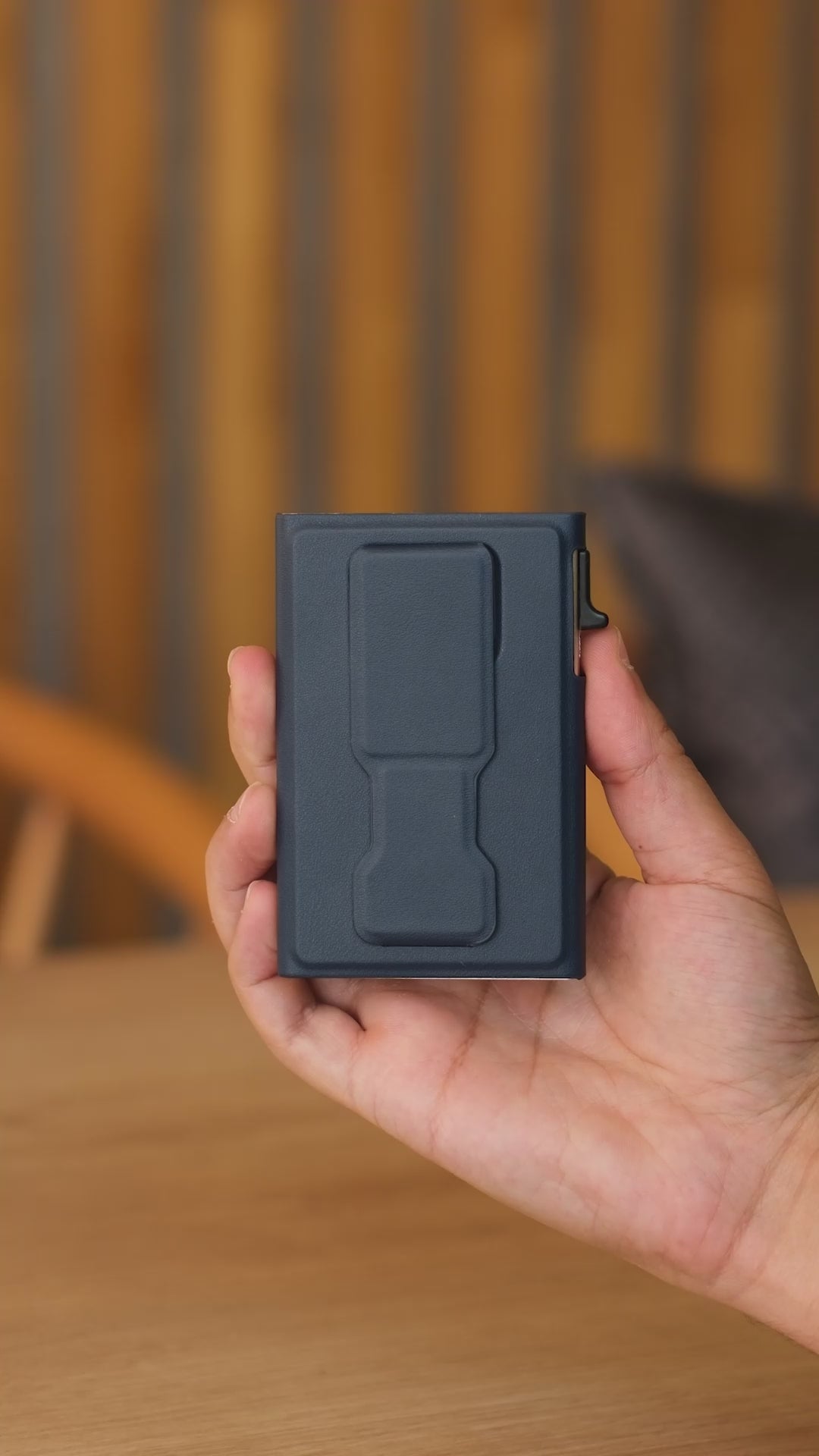 Videoyu yükle: Rado Mekanızmalı MagSafe Uyumlu Kartlık