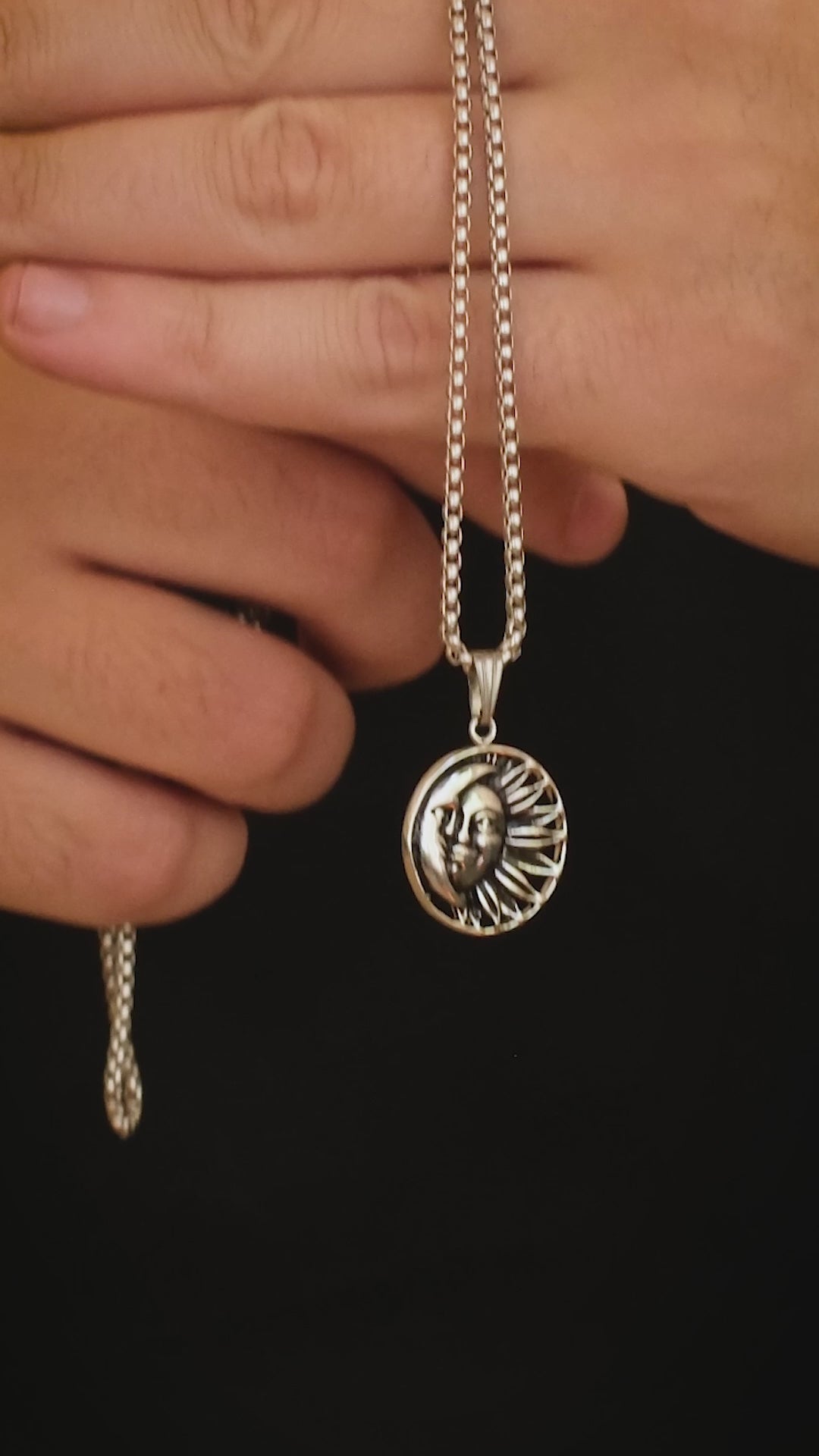 Videoyu yükle: Helios Çelik Kolye