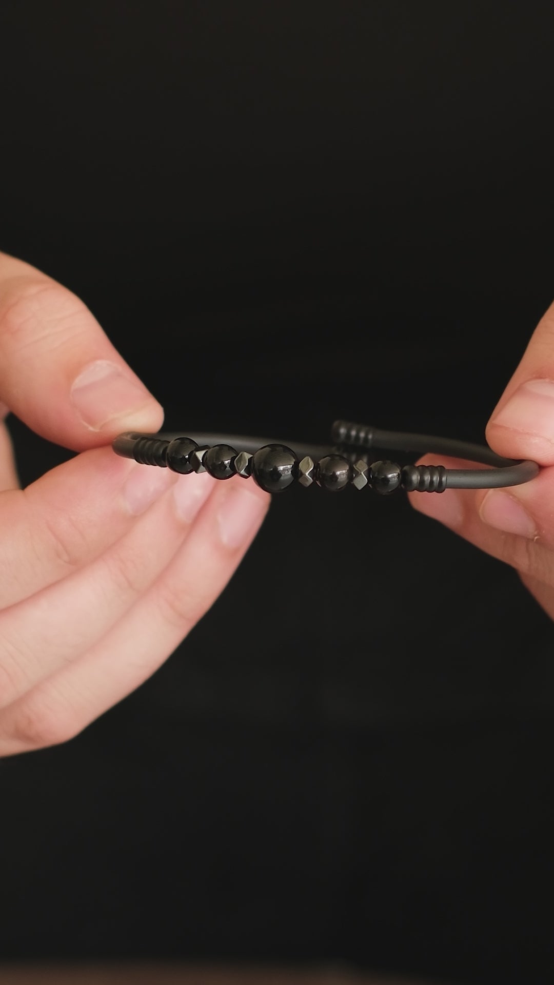 Videoyu yükle: Siyah Akik Hematit Bileklik (Stress Taşı)