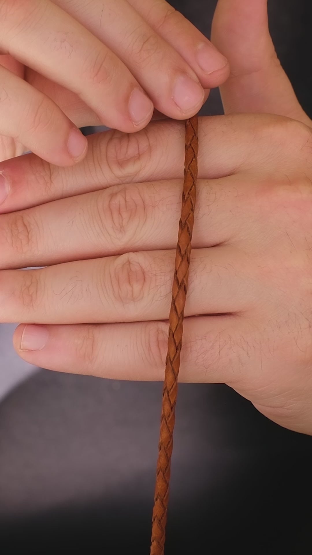 Videoyu yükle: Averelle Deri Bileklik