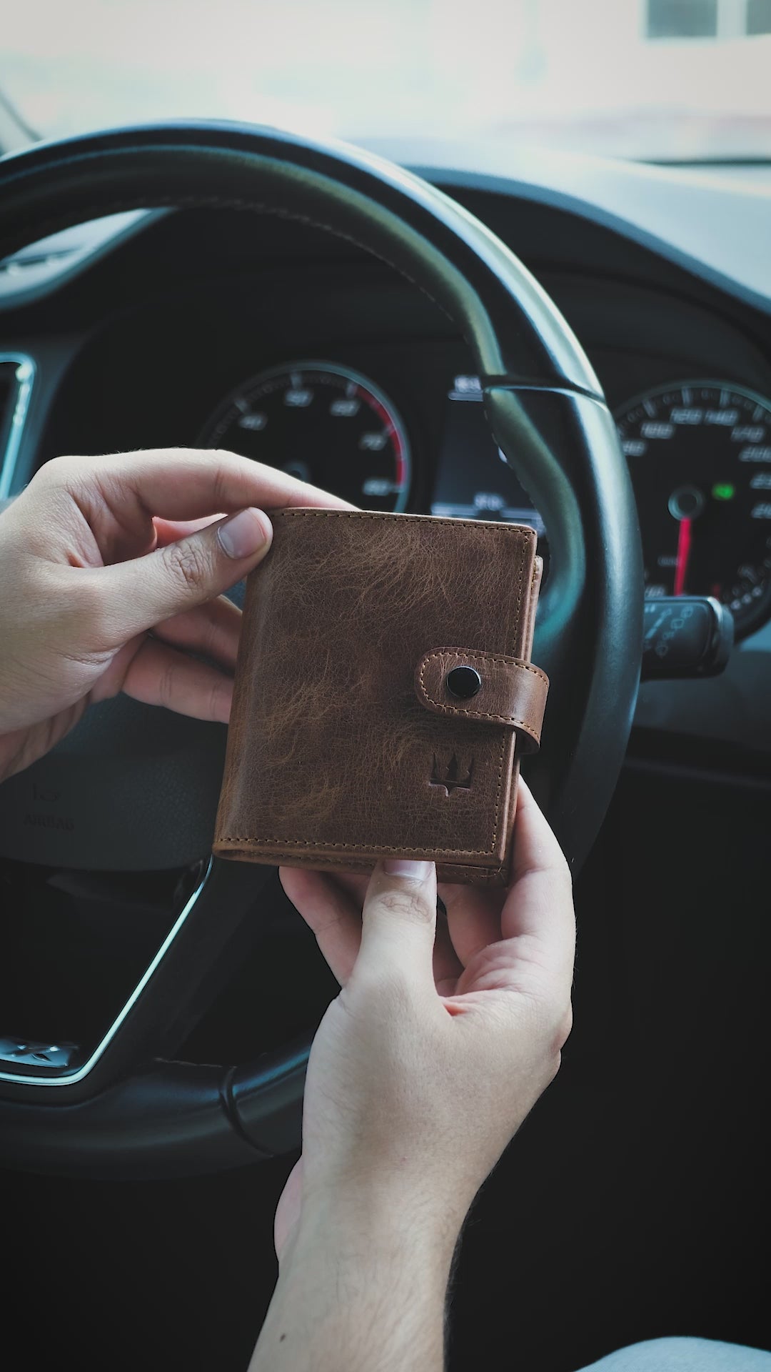 Videoyu yükle: Space Hakiki Deri Çıt Çıtlı Cüzdan