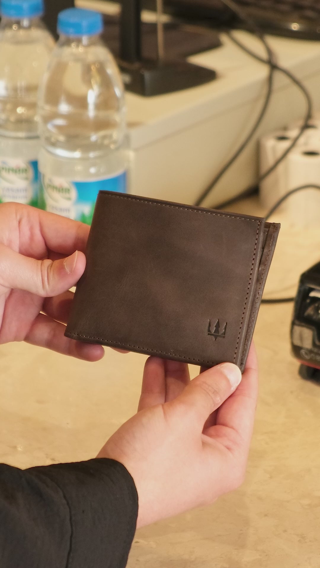 Videoyu yükle: Pandora Mıknatıslı Cüzdan